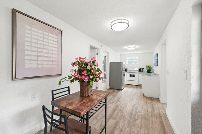 6878 Lenox Ave Unit C