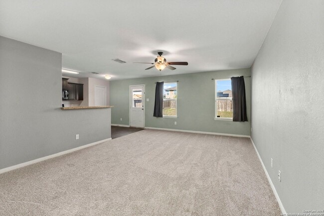 Photo - Charming Home Awaits: Spacious & Modern Living in a Prime Location