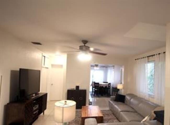 Photo - 724 NE 23rd Dr Unit 1
