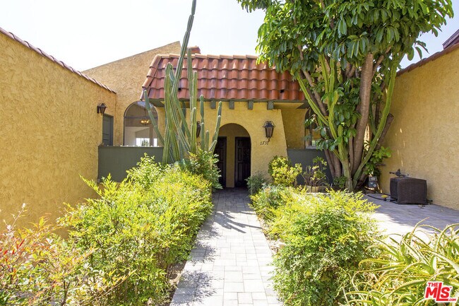 Photo - 1735 N Dillon St