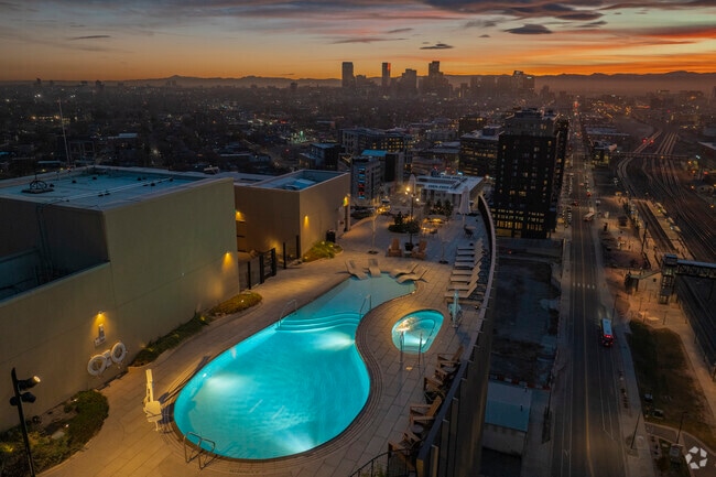 Resort Style Roof Top Pool - One River North