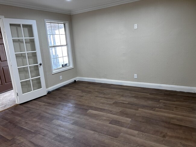 487 Louisville St Unidad 1B - Downstairs