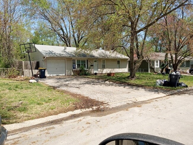 Building Photo - 8310 E 111 Terrace