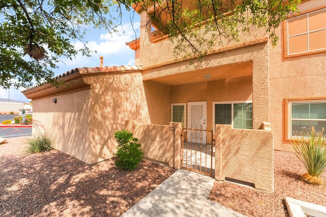 Spacious Two Bedroom with Garage! - Spacious Two Bedroom with Garage! House