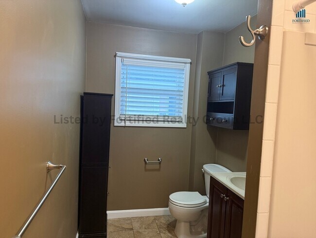 Photo - 1232 N Main St Unidad #3