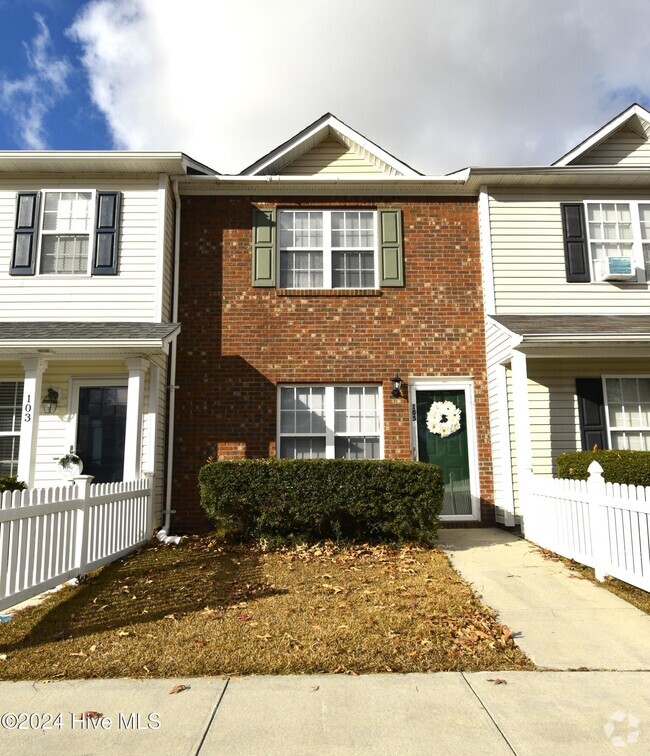 Building Photo - 105 Meadowbrook Ln Rental