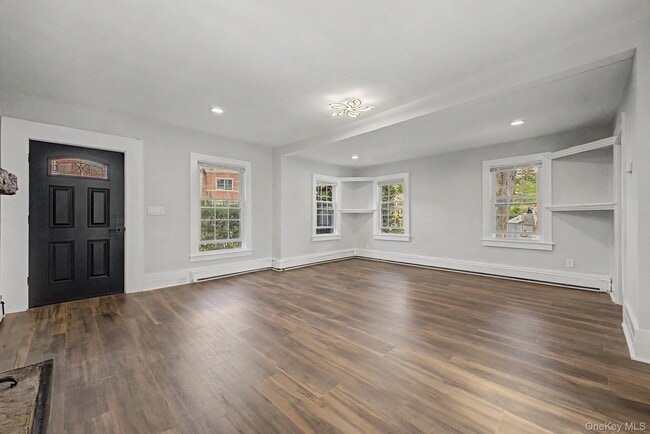 Photo - 480 King St