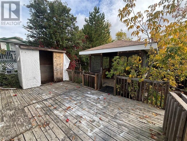 Photo - Spacious 2.5 Bed / 1 Bath Detached Home in...