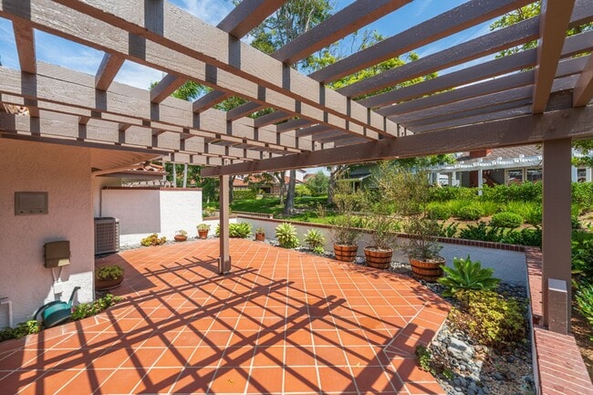 Photo - 16 Sausalito Cir W