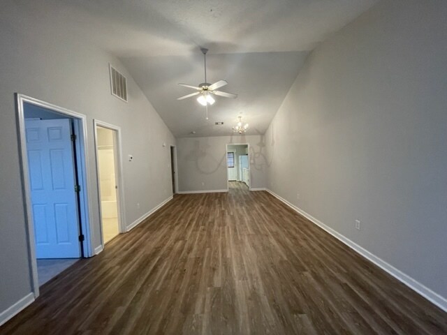 Photo - 504 Edgecliff Ln