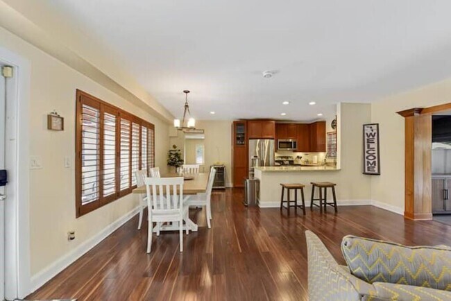 Photo - 401 NW 21st Ct