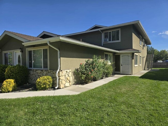 Building Photo - 2 Bedroom Smithridge Greens Condo
