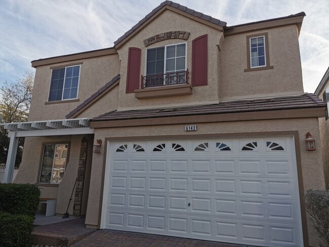 Building Photo - 3 BEDROOM, 3 BATHROOM, 2 CAR GARAGE, COMMU...