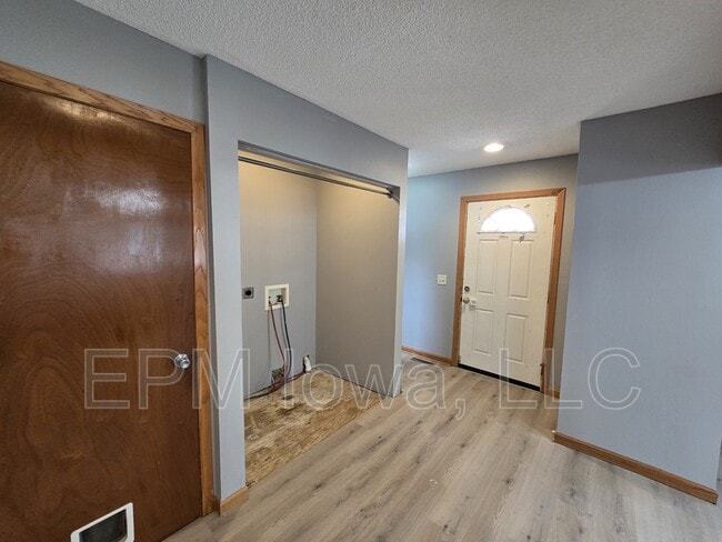 Photo - 518 E 2nd St