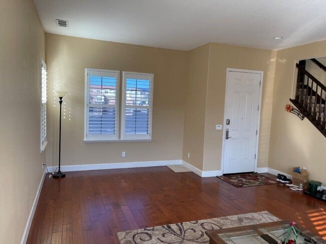 Photo - NEWER MODERN HOME BEHIND KAISER VACAVILLE *STAR RENTALS