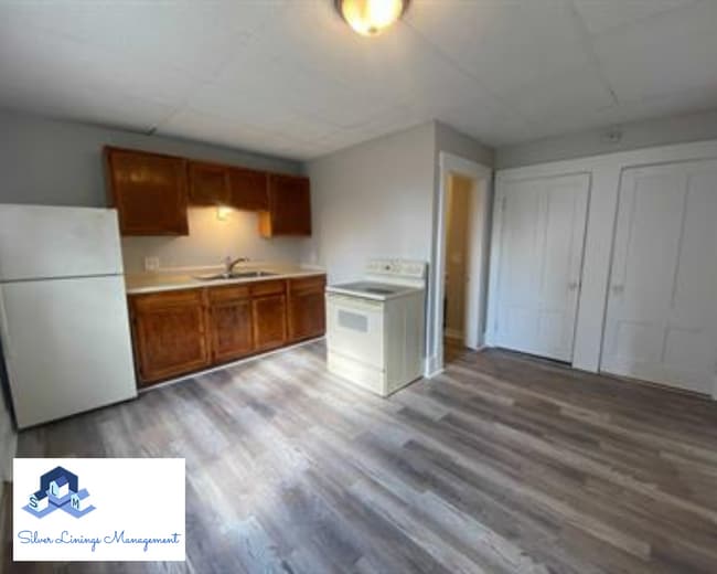 Building Photo - 13 Pleasant St Unit 3