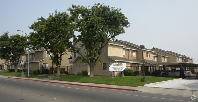 Photo - Riverstone Apartments