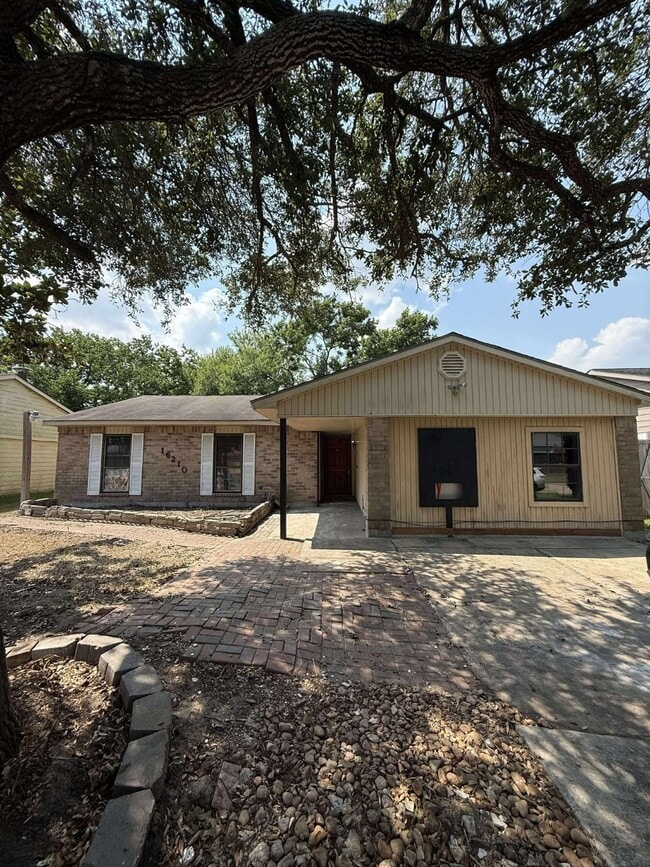 Photo - 16210 Lazy Ridge Rd House