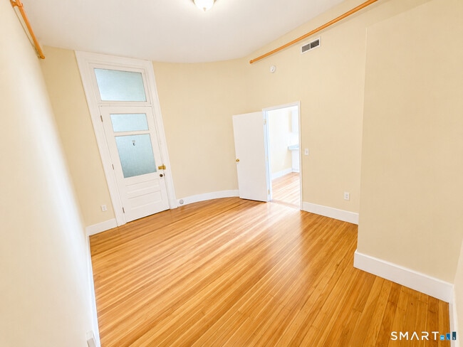 Photo - 105 Bank St Unit 2B