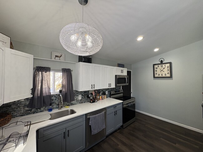 Kitchen - 3311 Woodland Dr