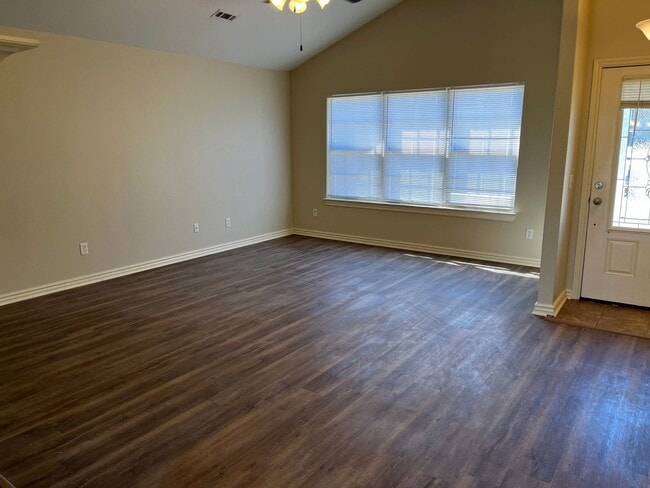 Photo - ***561 Tamarron Drive***