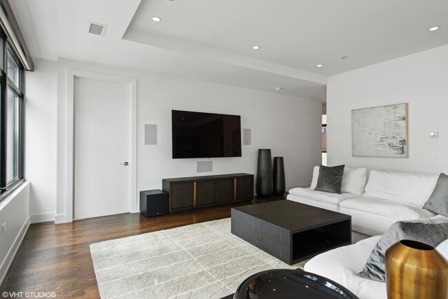 Photo - 668 N Kingsbury St Unit 507