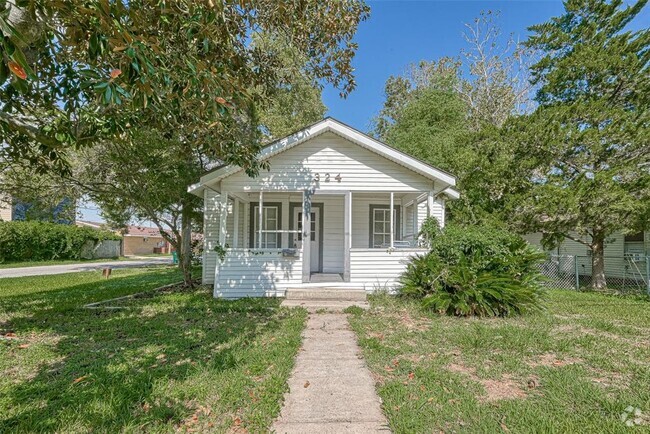 Building Photo - 324 Pecan St Rental