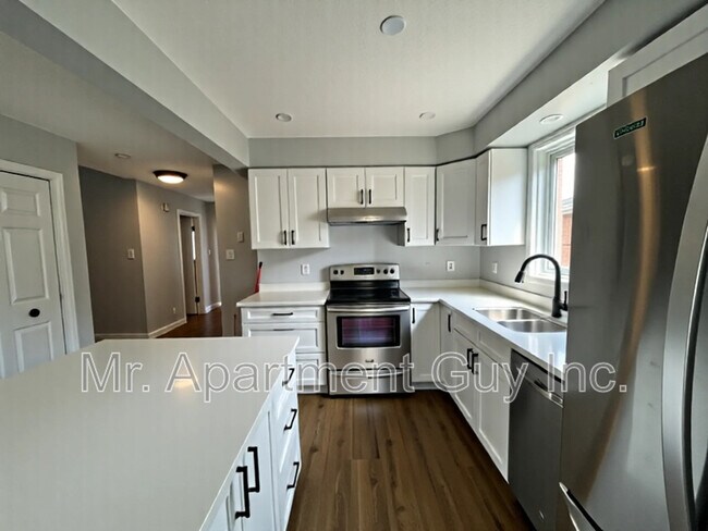 Photo - 493 Bankside Dr