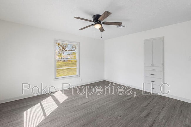 Photo - 2718 Demarest St