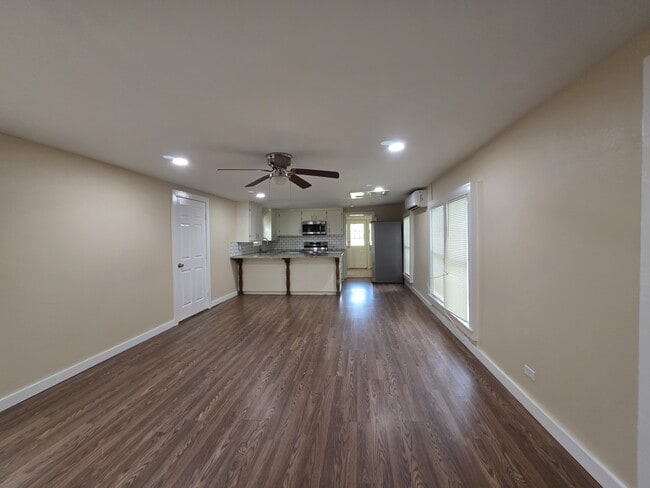 Photo - 1116 E Cameron Ave