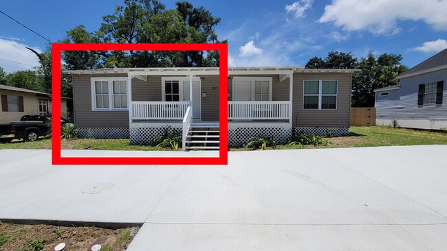 Building Photo - 1511 N Davis Hwy Unit A