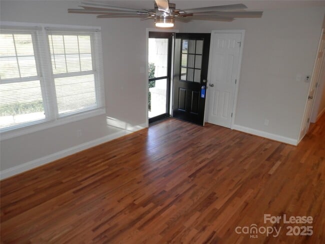 Photo - 1332 Edgewater Dr