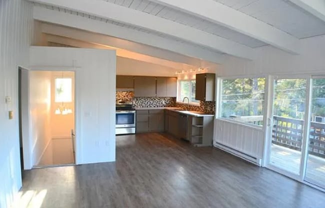 Photo - 195 E Elliott Way Unit Upper