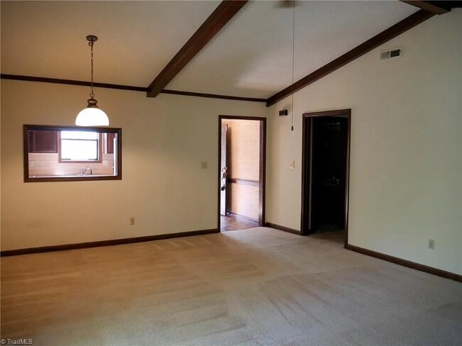 Photo - 704 Aspen Trail