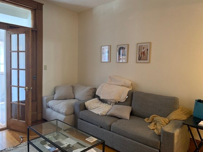 Photo - 907 Beacon St Unidad 4