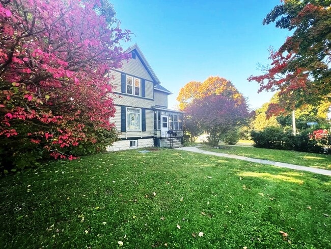 Photo - 227 N California St Unidad Studio