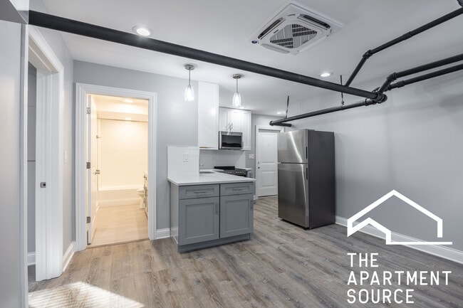 Building Photo - 1224 W Rosemont Ave Unit G