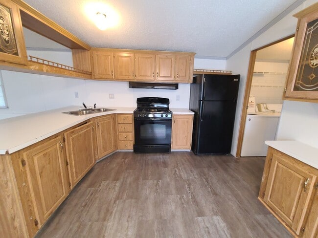 Photo - 700 W Ridgeway Ave
