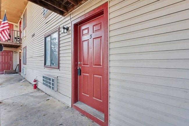 Photo - 1045 S Happy Hollow Rd