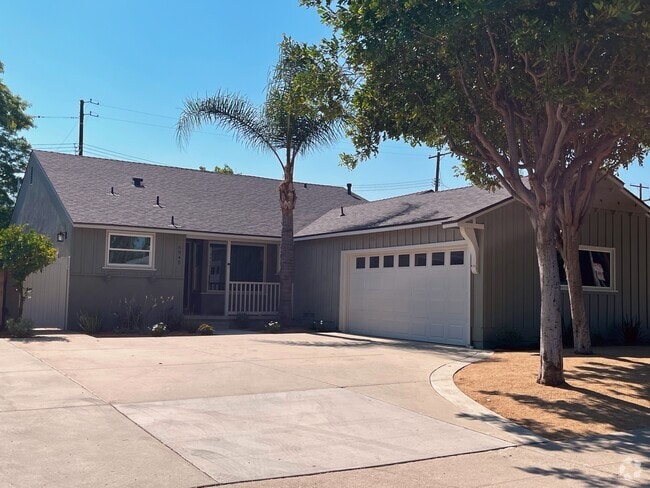 Building Photo - 6945 Cedros Ave Rental