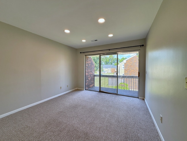 Photo - 1702 Granville Rd