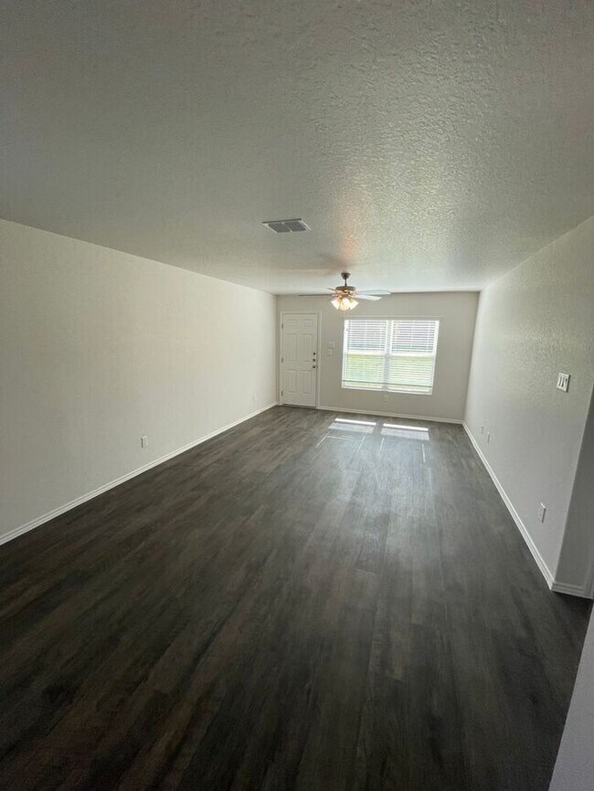 *KICK OFF SPECIAL* NEW Three Bedroom Two... House House Rental in