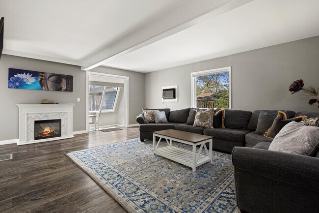 Photo - 930 Henry St