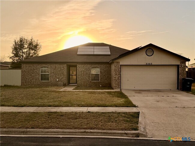 Photo - 3203 Viewcrest Dr