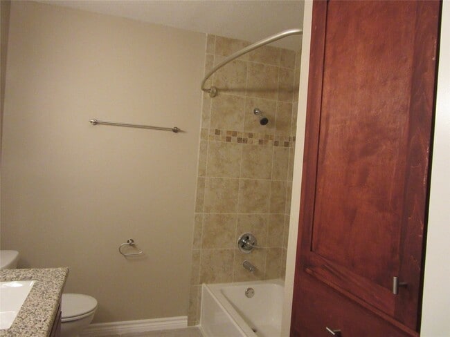 Building Photo - 6202 Skyline Dr Unit True