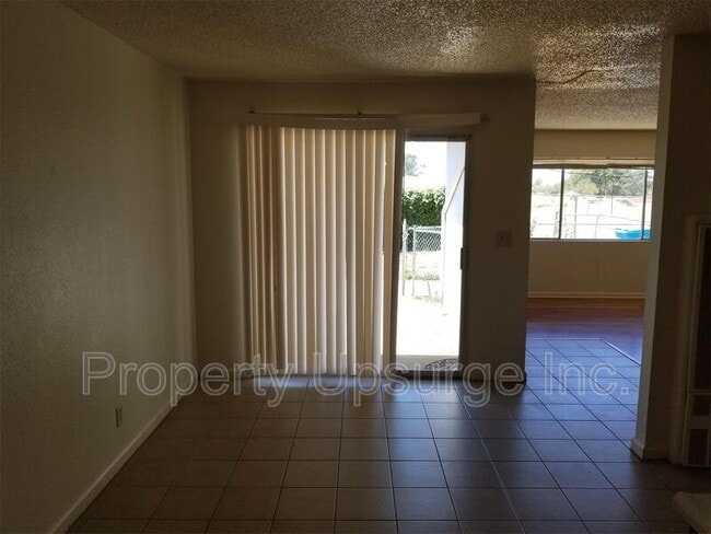 Photo - 175 Oroview Dr