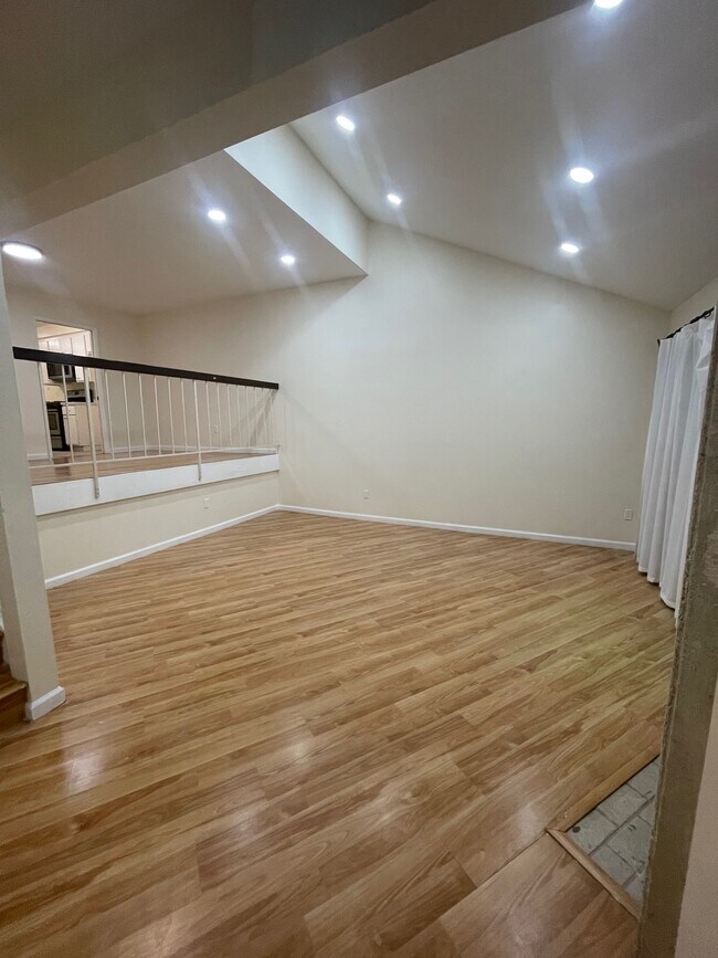 Family Room - 584 W Huntington Dr