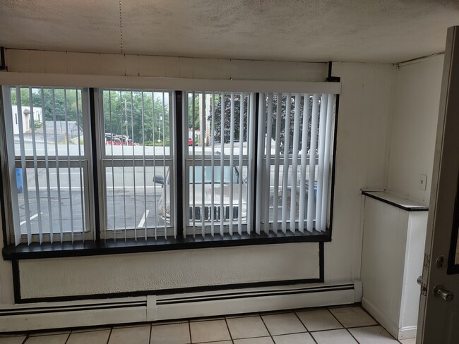 Building Photo - 524 Atwood Ave Unit Apartment C