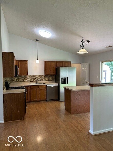 6438 Thistle Bend