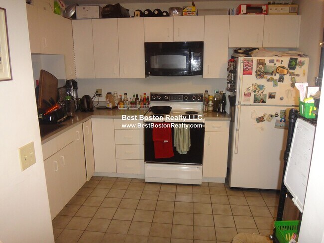 Building Photo - 175 Beacon St Unit 303